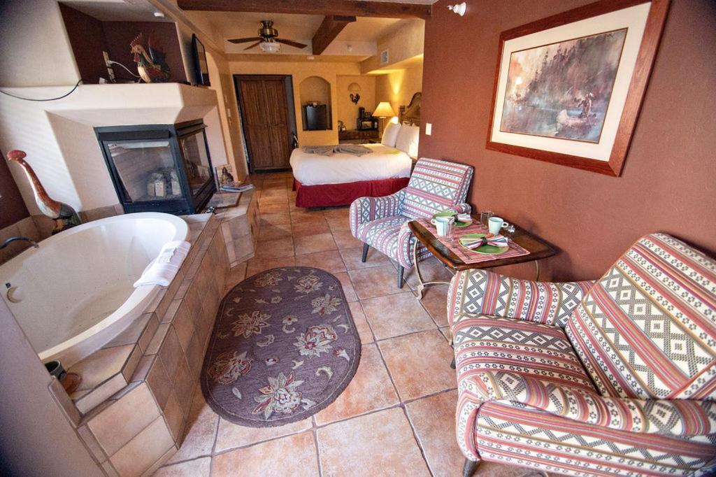Santa Fe Room (Queen),1345786847:JPEG